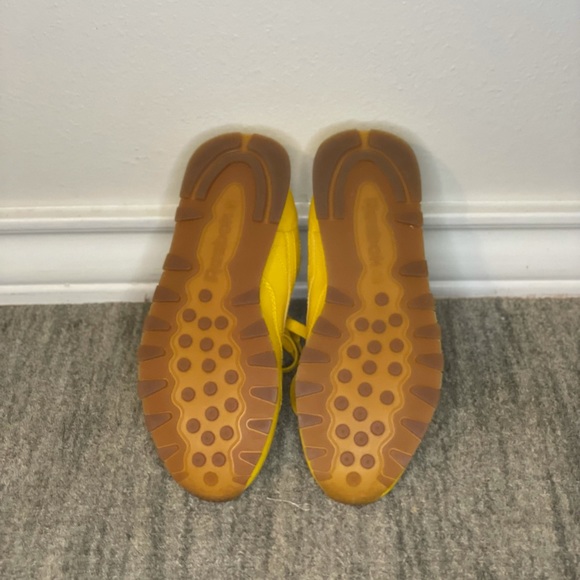 Yellow Reebok shoes - Picture 5 of 5